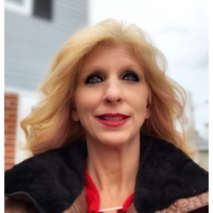 Meet your Posher, Carla